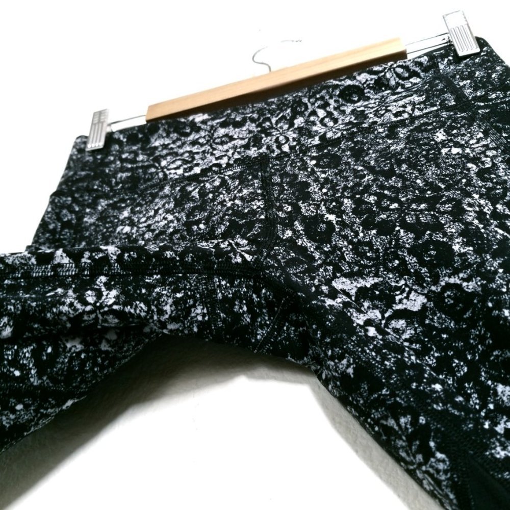 NEW | Lululemon Pace Rival Crop *22" Achromatize Ice Grey Black 6 - Picture 8 of 15